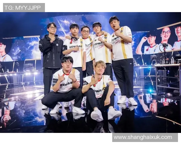 EDG战队在城市赛积分榜中以62分稳居第一位置,表现引人瞩目 EDG战队在城市赛积分榜中以62分稳居第一位置,表现引人瞩目